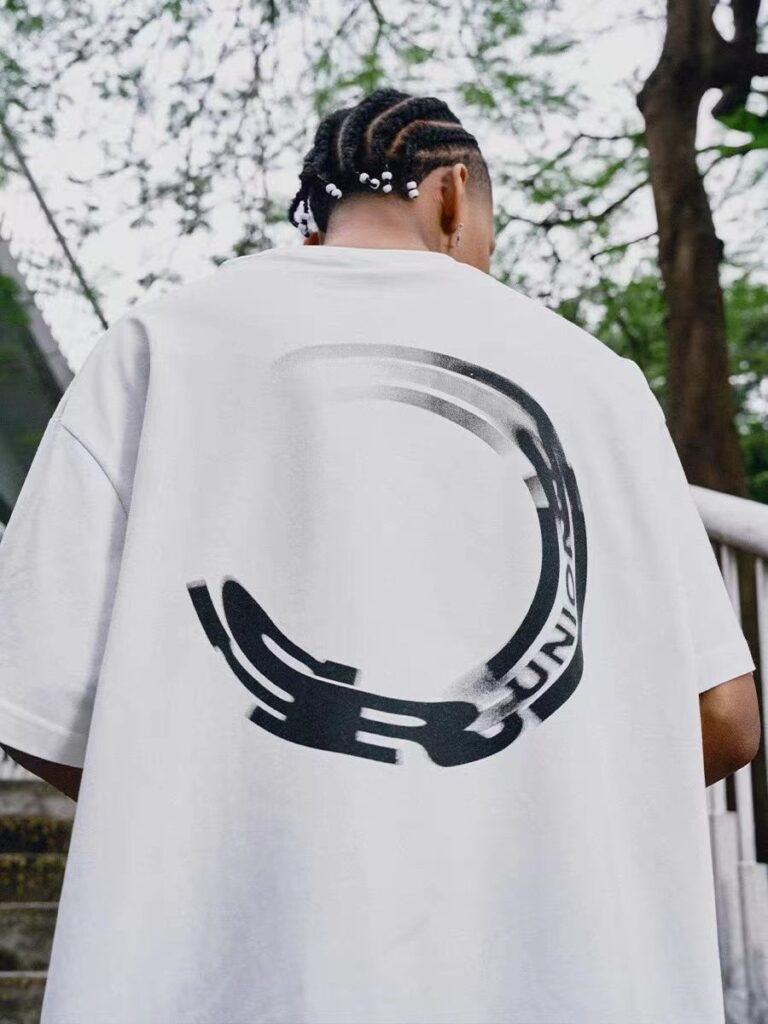 Fashionable T-shirt designs 2025 – Oversized minimalist T-shirt